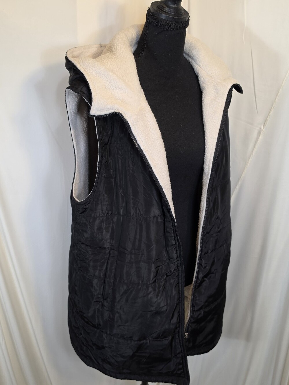 Xieerduo Reversible Hooded Long Puffer Vest Sherpa Fleece Black Cream Size L
